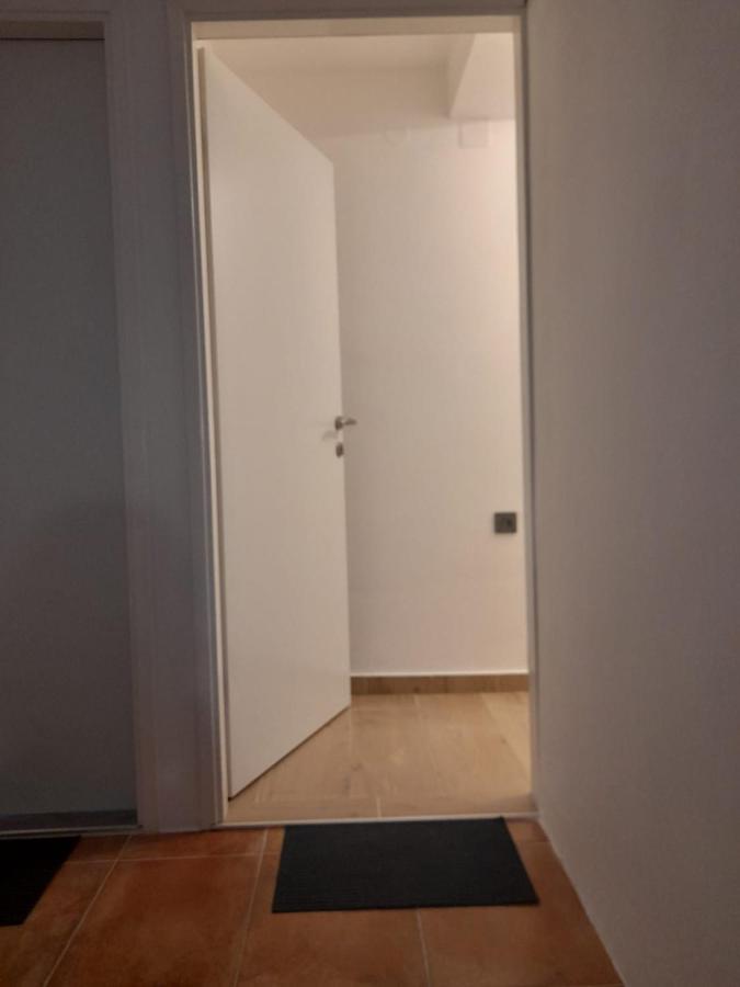 Apartman Sa Lodom 2+2 Appartement Pirovac Buitenkant foto