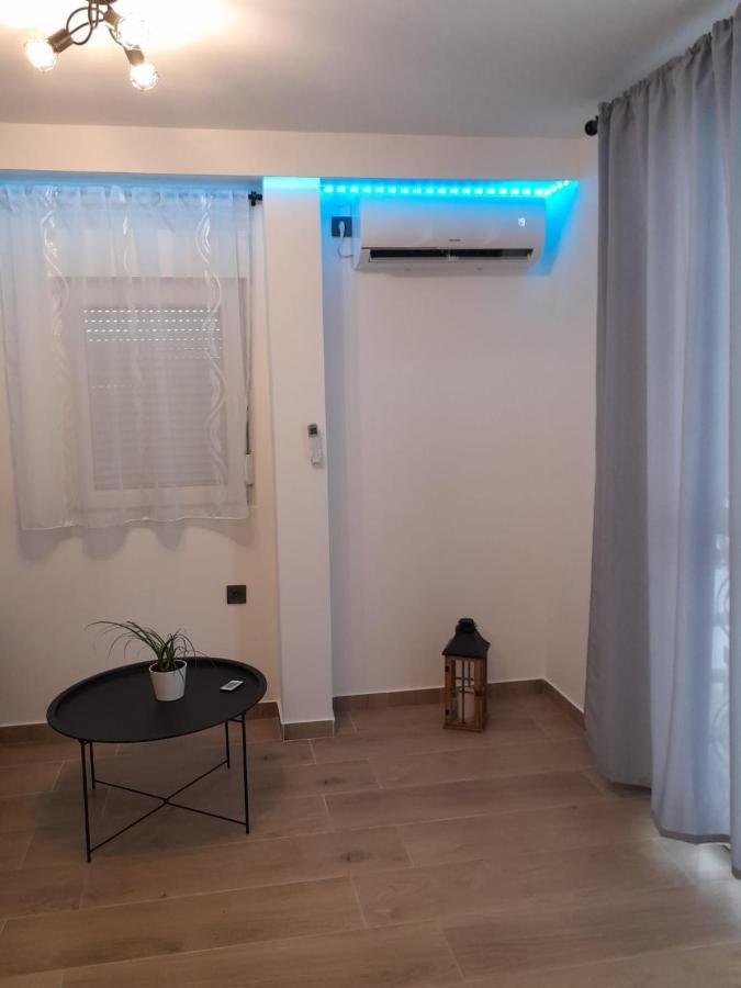 Apartman Sa Lodom 2+2 Appartement Pirovac Buitenkant foto